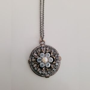 Round pendant necklace